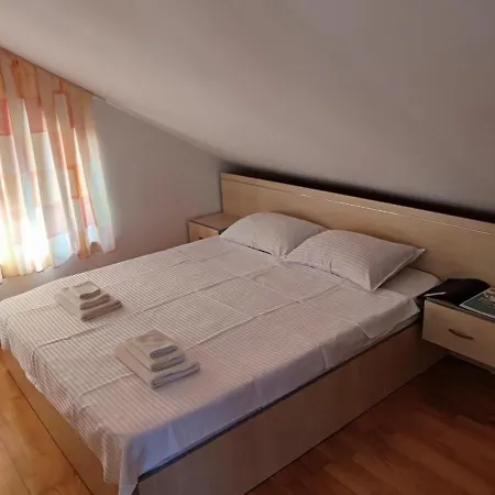 Проживання в сім'ї Casa Emelis