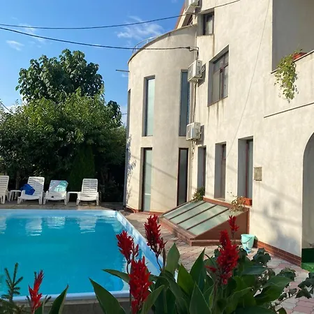 Casa Emelis Gazde/Camere de închiriat