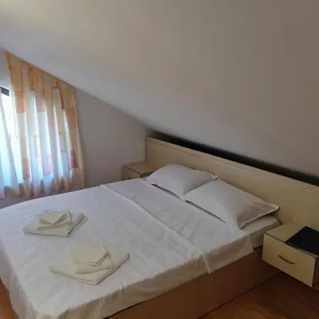 Casa Emelis Gazde/Camere de închiriat Eforie Nord