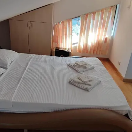 Casa Emelis Gazde/Camere de închiriat Eforie Nord