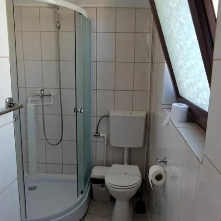 Gazde/Camere de închiriat Casa Emelis *