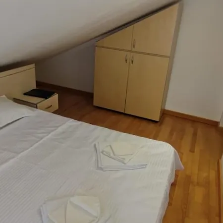 Gazde/Camere de închiriat Casa Emelis