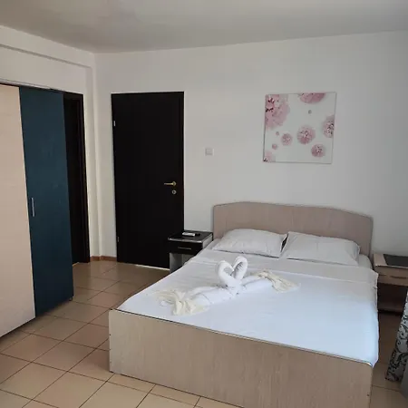 Casa Emelis Gazde/Camere de închiriat Eforie Nord