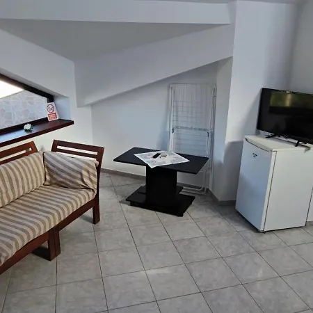 Gazde/Camere de închiriat Casa Emelis Eforie Nord