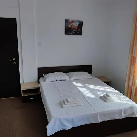 Casa Emelis Gazde/Camere de închiriat