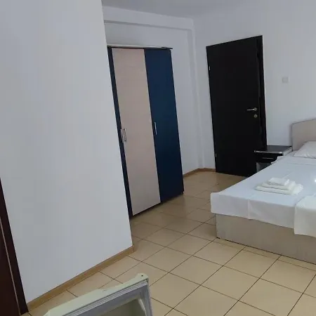 Casa Emelis Gazde/Camere de închiriat *