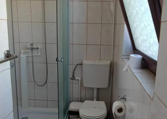 Gazde/Camere de închiriat Casa Emelis *