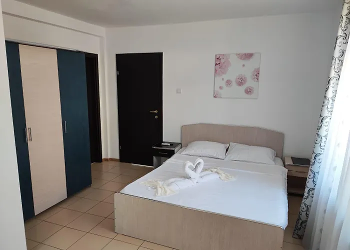 Casa Emelis Gazde/Camere de închiriat Eforie Nord