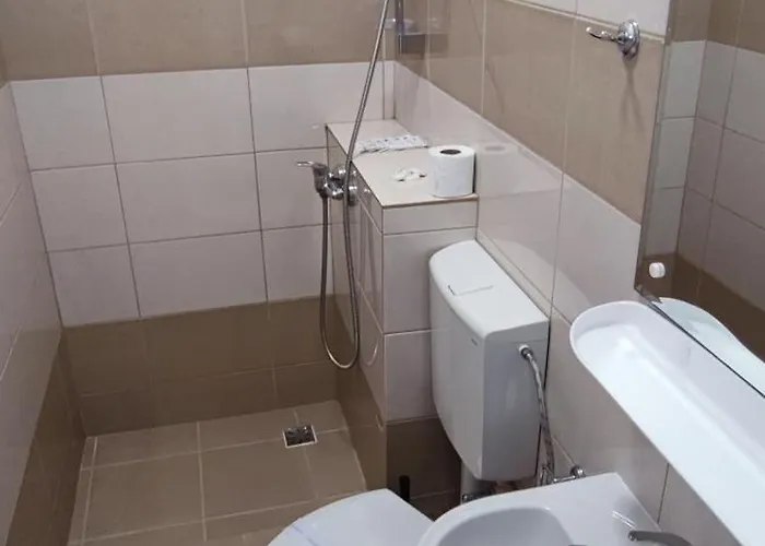 Casa Emelis Gazde/Camere de închiriat