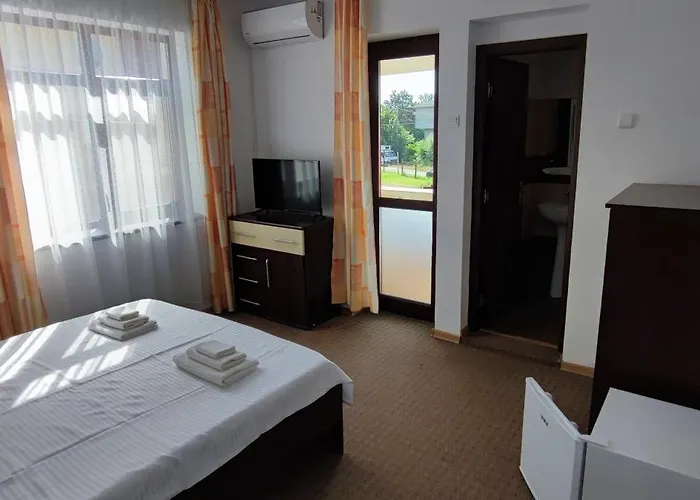 Casa Emelis Gazde/Camere de închiriat Eforie Nord